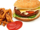 Burger mit Pommes